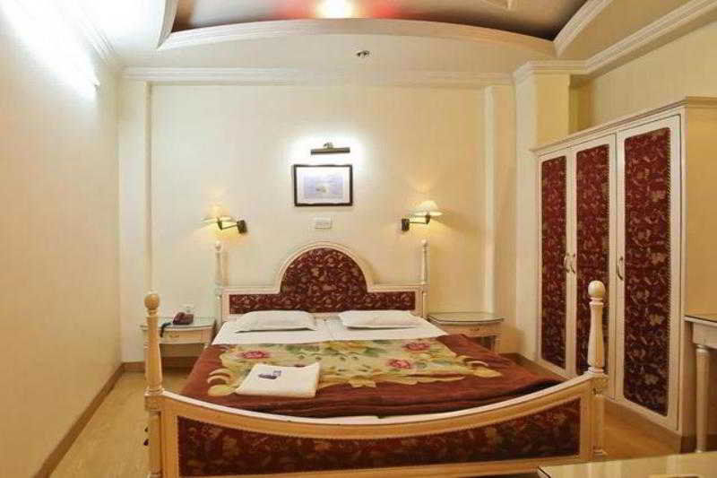 Mandakini Kanpur Bagian luar foto